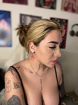 CarolQueen1  online show from April 2026 01:09:02 PM