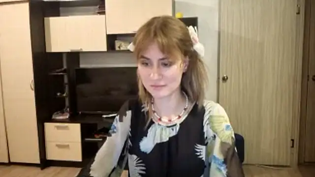 ElenoreHolguin online show from April 2026 04:22:01 PM