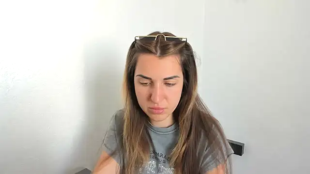 summmmersky1 online show from April 2026 01:21:01 PM