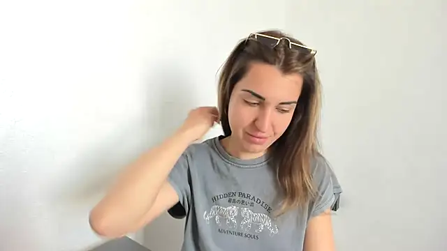 summmmersky1 online show from April 2026 09:04:01 AM