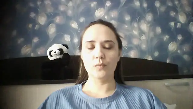 Alisa07qw online show from March 2026 04:07:01 AM