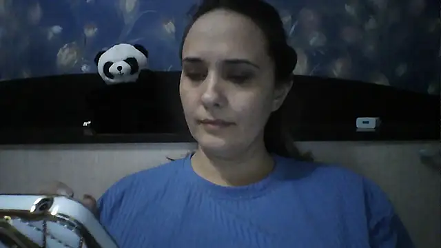 Alisa07qw online show from April 2026 02:14:02 PM