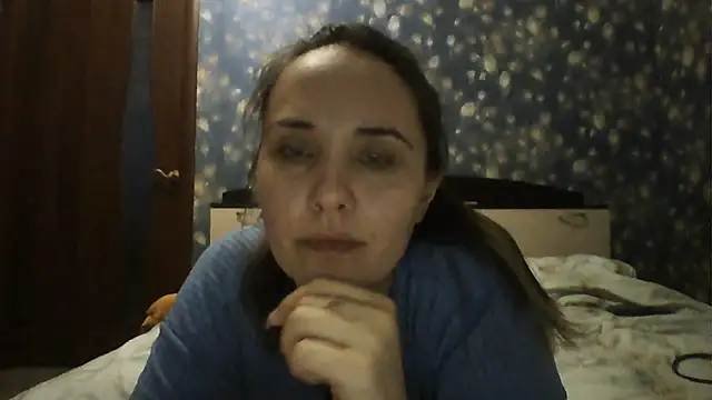 Alisa07qw online show from April 2026 02:33:01 PM