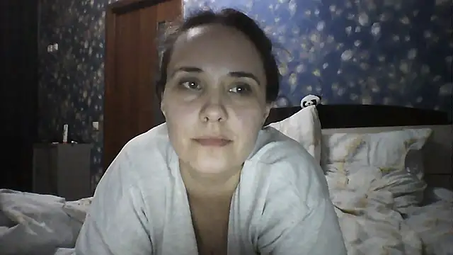 Alisa07qw online show from April 2026 02:22:02 PM