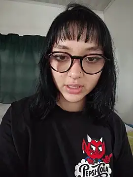 Snapshot of LilithBluum chatting on May 2026 09:12:01 PM LilithBluum online show from May 2026 09:12:01 PM