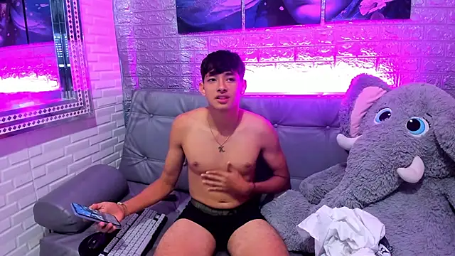 Tigger Collins online show from March 2026 11:33:01 PM