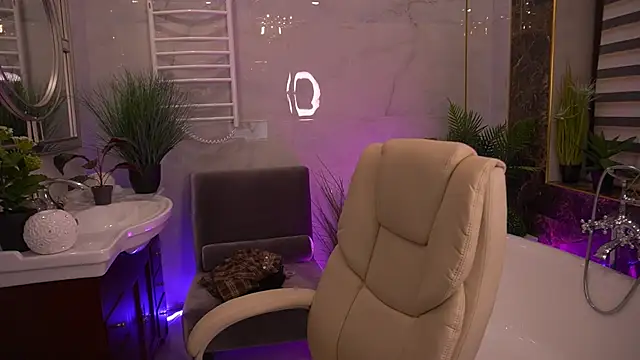 LittleJulii online show from May 2026 07:54:02 PM
