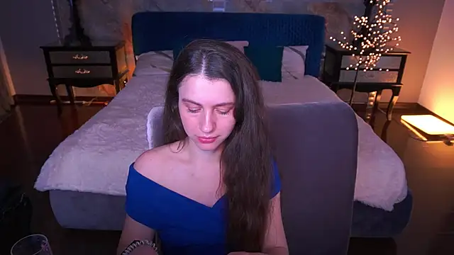 LittleJulii online show from May 2026 07:43:02 PM