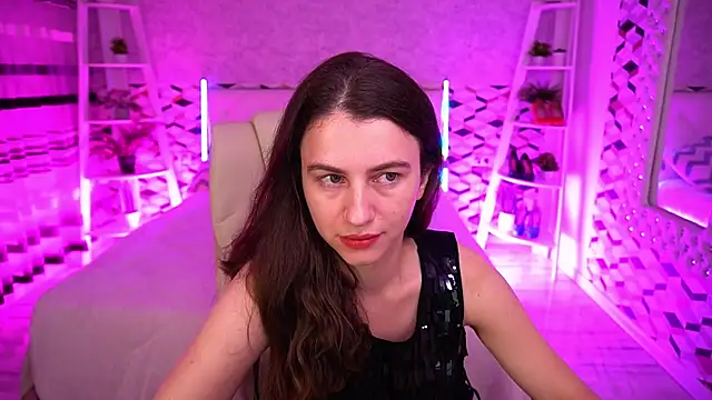 LittleJulii online show from June 2026 07:35:02 PM