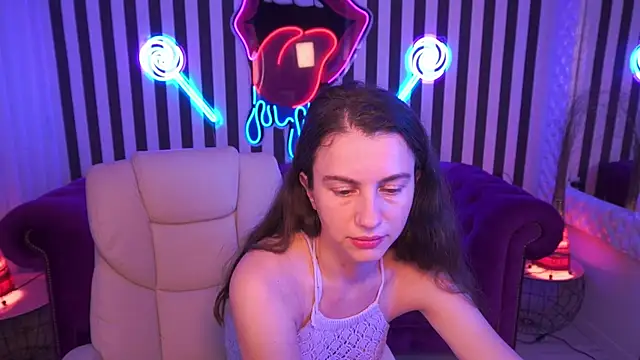 LittleJulii online show from July 2026 02:02:01 PM