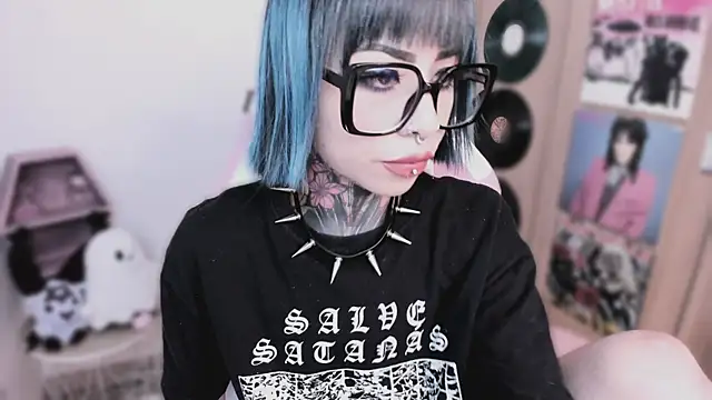 shes creepy online show from April 2026 11:01:02 AM