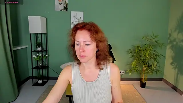 Snapshot of LeticiaRomano chatting on June 2026 04:06:01 AM LeticiaRomano online show from June 2026 04:06:01 AM