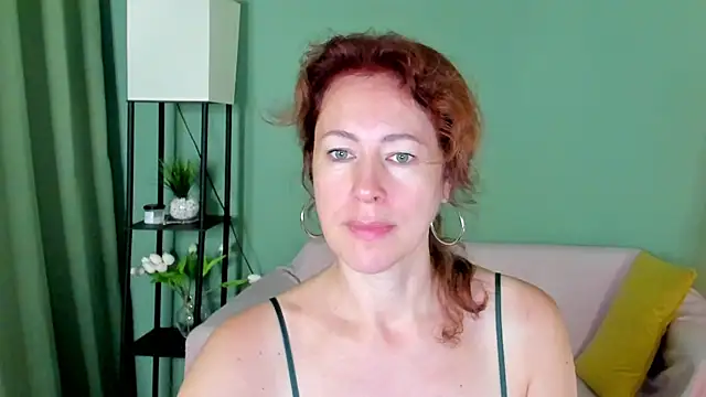 Snapshot of LeticiaRomano chatting on July 2026 04:00:02 AM LeticiaRomano online show from July 2026 04:00:02 AM