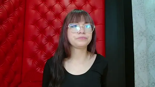 Snapshot of VeroBloomx chatting on March 2026 12:33:02 PM VeroBloomx online show from March 2026 12:33:02 PM