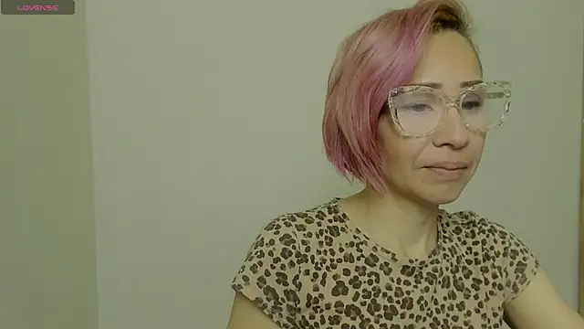 Snapshot of PinkSiren chatting on March 2026 05:16:02 PM PinkSiren online show from March 2026 05:16:02 PM