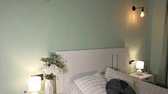 DianaaLight online show from July 2026 02:13:01 PM