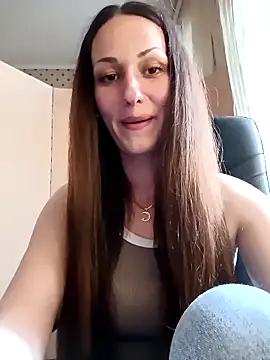 LunaCrystall online show from April 2026 04:04:02 PM