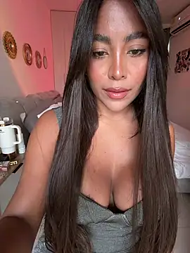 Snapshot of SaraValentina11 chatting on April 2026 06:10:01 PM SaraValentina11 online show from April 2026 06:10:01 PM