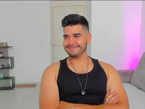 Snapshot of LatinBeardCali chatting on March 2026 01:04:02 PM LatinBeardCali online show from March 2026 01:04:02 PM