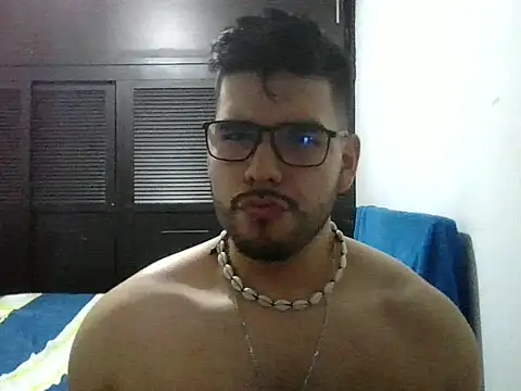 Snapshot of LatinBeardCali chatting on March 2026 12:03:02 AM LatinBeardCali online show from March 2026 12:03:02 AM