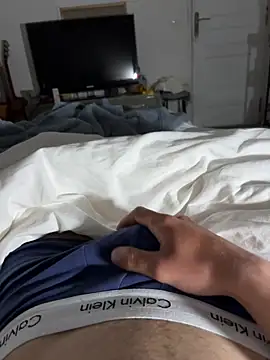 Snapshot of Elian0406 chatting on April 2026 08:26:01 PM Elian0406 online show from April 2026 08:26:01 PM