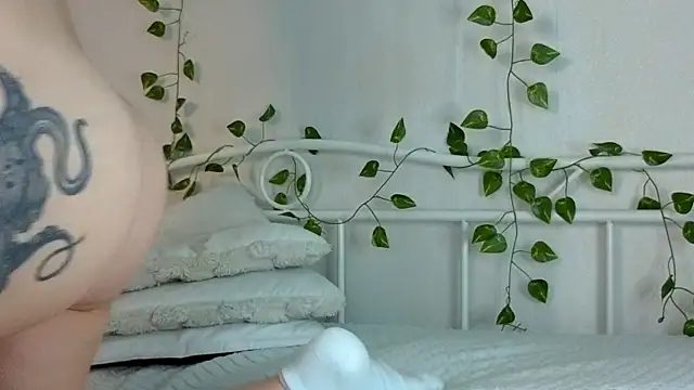 YourScarlettStorm online show from July 2026 05:40:02 PM