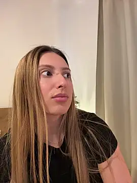Snapshot of EvaRyen_ chatting on May 2026 03:53:02 PM EvaRyen online show from May 2026 03:53:02 PM