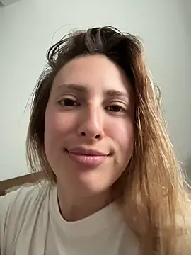 Snapshot of EvaRyen_ chatting on May 2026 01:27:02 PM EvaRyen online show from May 2026 01:27:02 PM