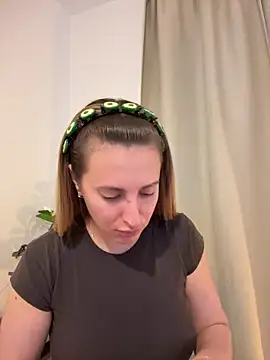 Snapshot of EvaRyen_ chatting on May 2026 04:47:02 PM EvaRyen online show from May 2026 04:47:02 PM