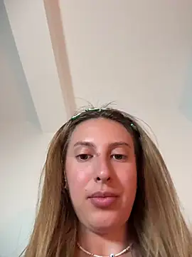 Snapshot of EvaRyen_ chatting on June 2026 04:45:01 PM EvaRyen online show from June 2026 04:45:01 PM