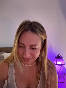Snapshot of EvaRyen_ chatting on July 2026 05:19:01 PM EvaRyen online show from July 2026 05:19:01 PM