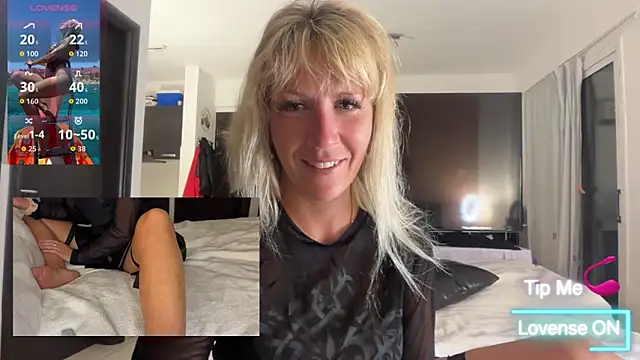 Snapshot of AtomBlondy chatting on May 2026 07:43:02 PM AtomBlondy online show from May 2026 07:43:02 PM