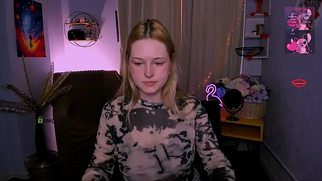 Snapshot of trixy_melison chatting on April 2026 03:18:02 PM trixy melison online show from April 2026 03:18:02 PM