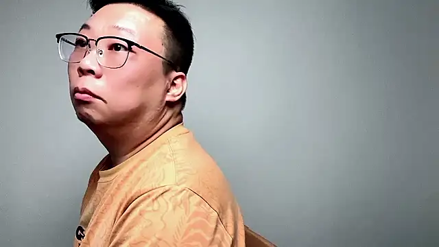 Snapshot of shentong0312 chatting on March 2026 05:18:01 PM shentong0312 online show from March 2026 05:18:01 PM