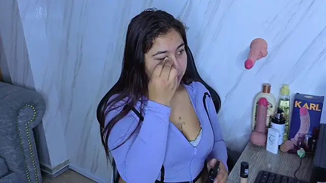 Lunafemme tf online show from April 2026 03:09:01 AM