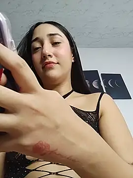 isabellaHill2 online show from June 2026 04:24:02 PM