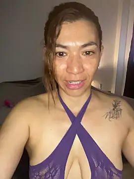 EmelyGigi online show from April 2026 11:04:02 AM