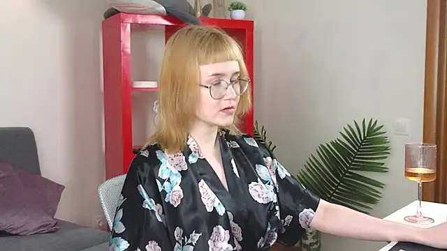 TheaQuill online show from May 2026 05:17:02 PM