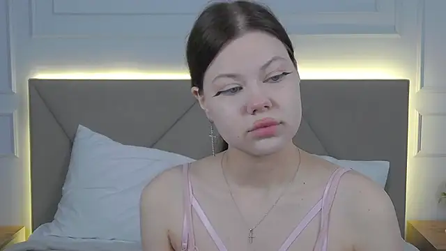 Sophie Rays online show from April 2026 04:01:01 AM