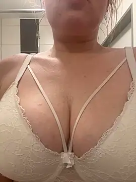 FeuchteMona online show from March 2026 09:32:01 PM