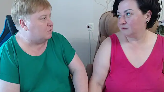 Snapshot of Lindy-Jeanie chatting on June 2026 04:42:01 PM Lindy-Jeanie online show from June 2026 04:42:01 PM