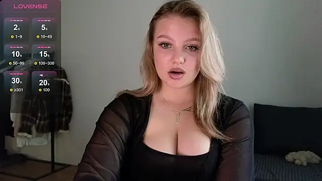 Snapshot of bettyloveu chatting on June 2026 11:43:02 AM bettyloveu online show from June 2026 11:43:02 AM