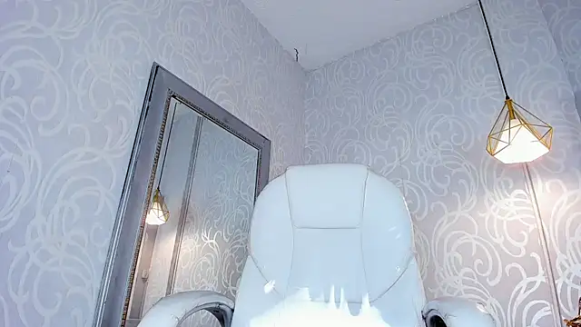 Snapshot of MiaCamille_ chatting on July 2026 07:39:01 PM MiaCamille online show from July 2026 07:39:01 PM
