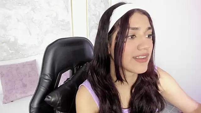 Snapshot of cristin_collins chatting on May 2026 03:25:02 AM cristin collins online show from May 2026 03:25:02 AM