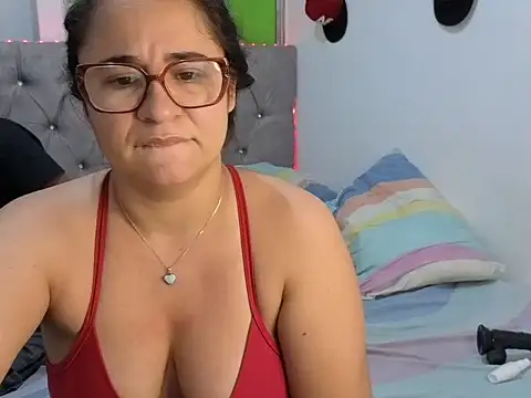 Snapshot of estrellajunior chatting on June 2026 02:14:01 AM estrellajunior online show from June 2026 02:14:01 AM