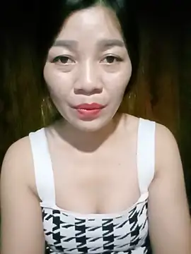 Yiyi102300 online show from May 2026 02:36:02 PM