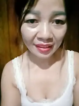 Yiyi102300 online show from May 2026 02:42:01 AM