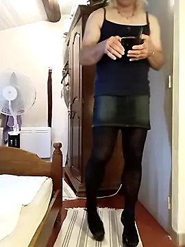 stephie83 online show from June 2026 03:51:02 PM