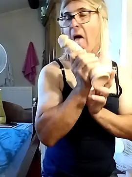 stephie83 online show from July 2026 04:11:01 PM