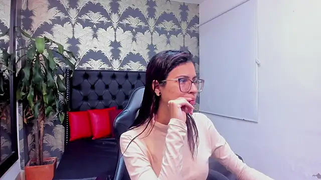Emily Lopera online show from April 2026 02:45:02 PM